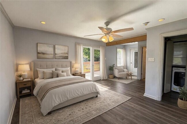 Building Photo - 628 Radiance Ave