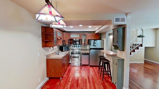 Building Photo - 2 Story 3Bd 2Ba Townhouse