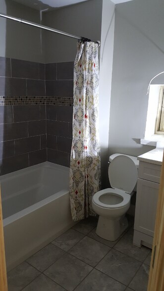 Building Photo - 431 Atwood St