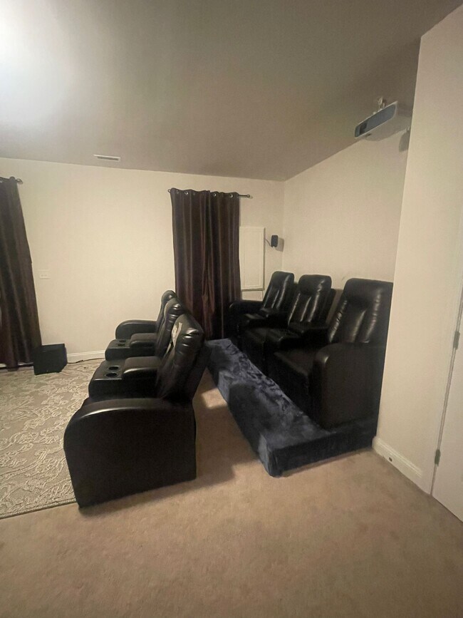 Building Photo - 10516 Seneca Falls Pl