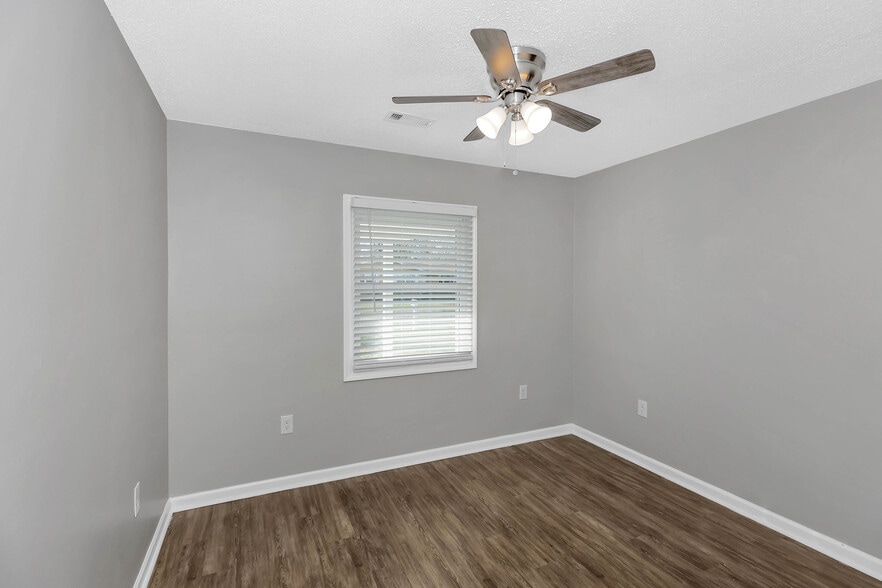 Building Photo - 3903 Telstar Cir SW