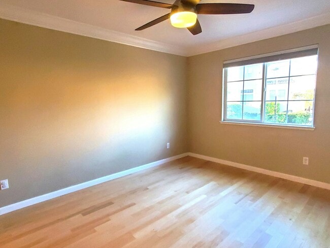 Building Photo - 10 Meritage Common