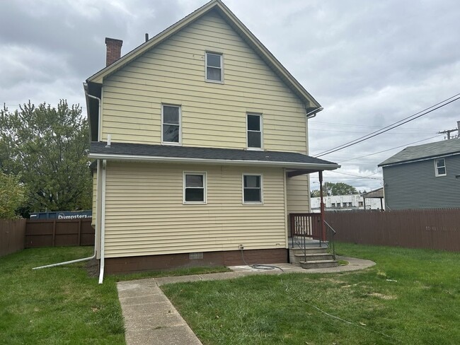 Building Photo - Beautifully Remodeled 3-Bed, 2-Bath Home with Modern Updates