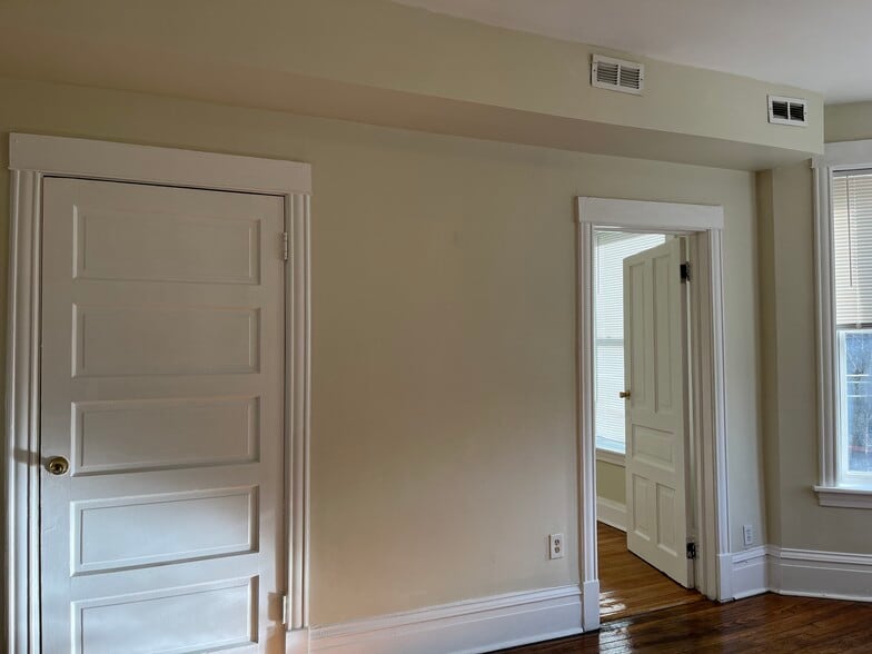 Bonus Room/Office - 6714 S Justine St