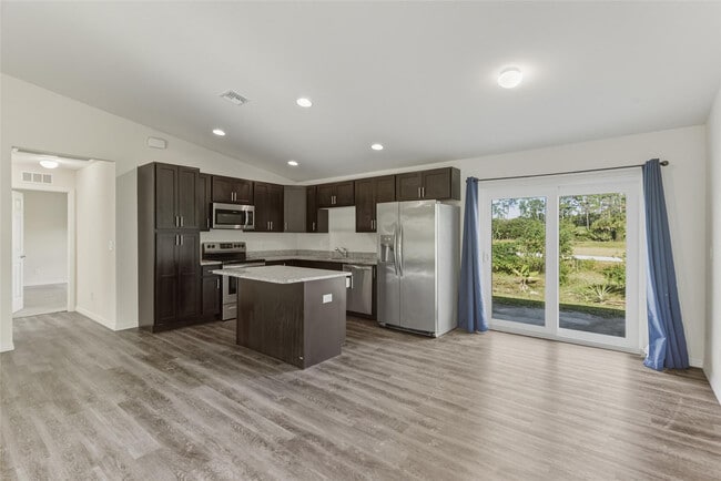 Building Photo - 8007 Royal Ct