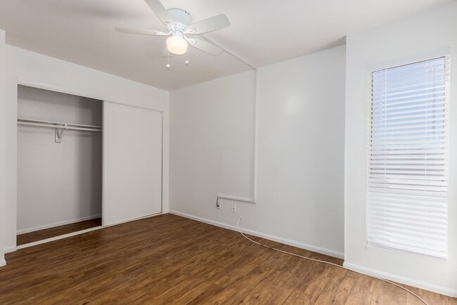 Building Photo - Stadio 3 bedroom townhome