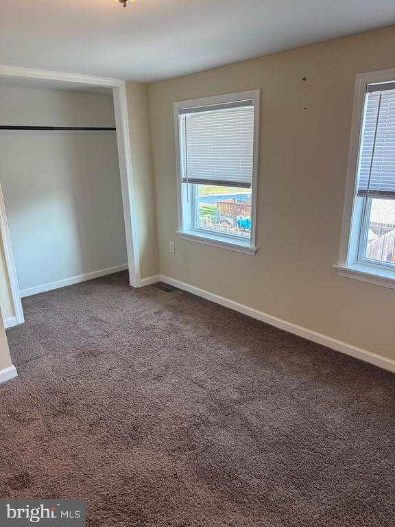 Building Photo - 422 Kansas Rd