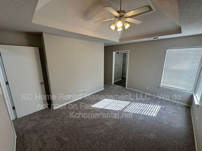 Building Photo - 8042 N Elmwood Ave