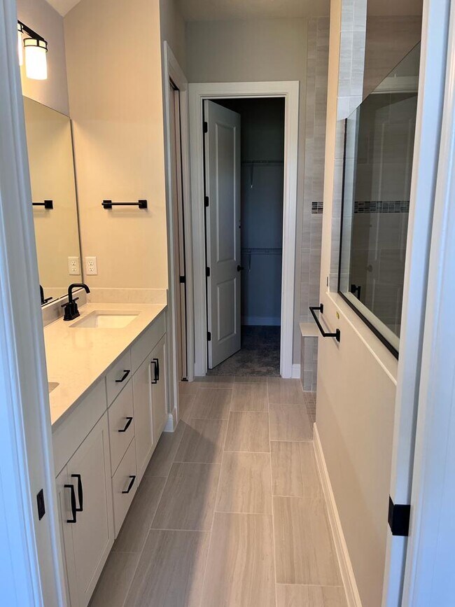 Building Photo - 13627 Ritta Is Dr