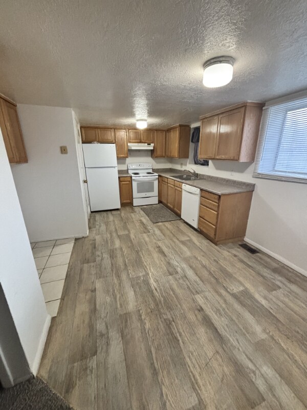 Building Photo - 363 Noble Rd