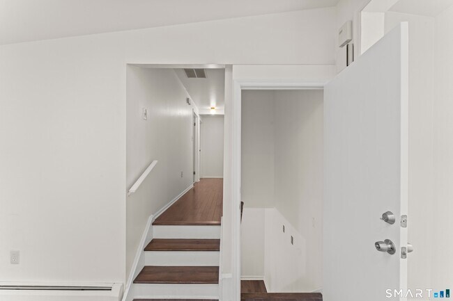 Building Photo - 89 Cranbury Dr