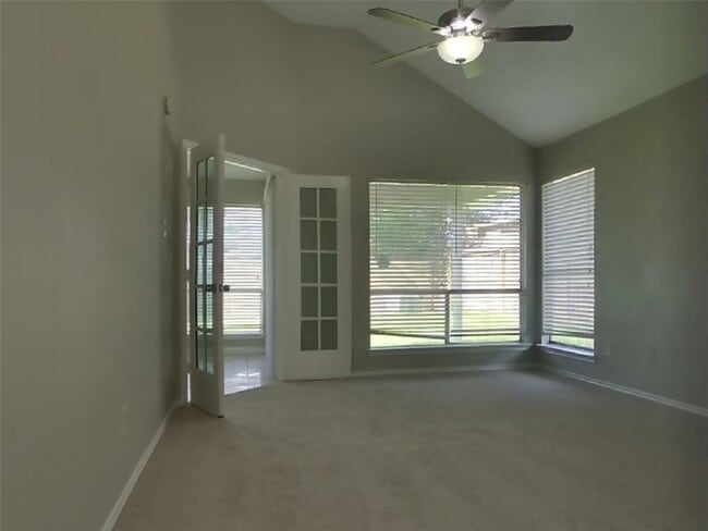Building Photo - 8711 Croteau Dr