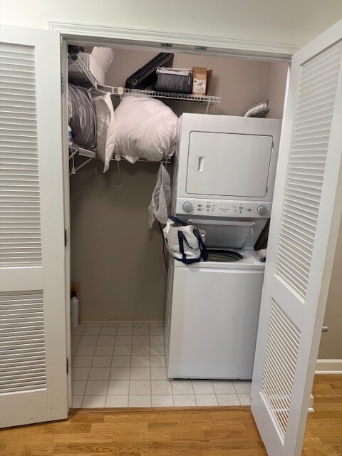 Building Photo - 450 E Waterside Dr