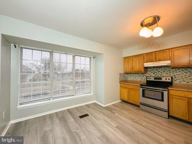 Building Photo - 8202 Ashford Blvd