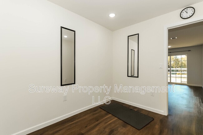 Building Photo - 2503 Charleston Dr
