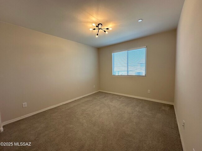 Building Photo - 7806 S Land Grant Dr