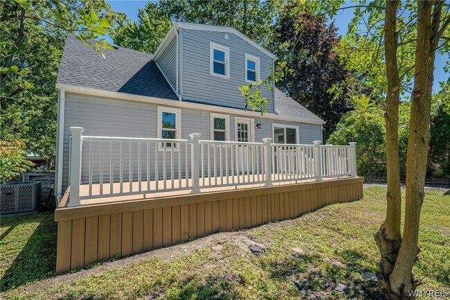 Building Photo - 6910 Wellington Dr