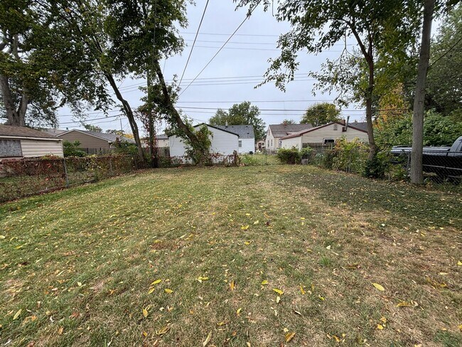 Building Photo - 23045 Harding Ave