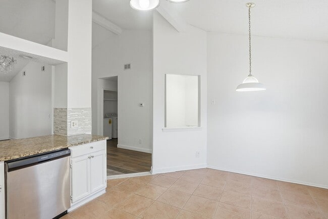 Building Photo - Ranch Style Home in Southside Savannah