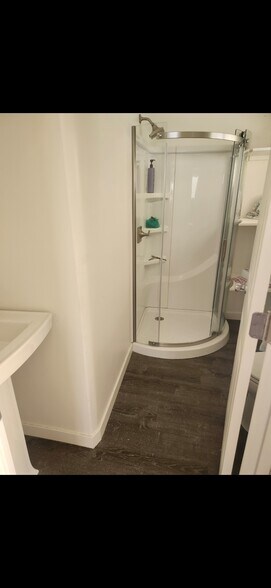 Building Photo - 33 Wavecrest Ave