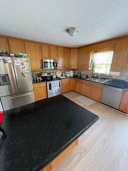 Building Photo - 2271 Sunburst Rd