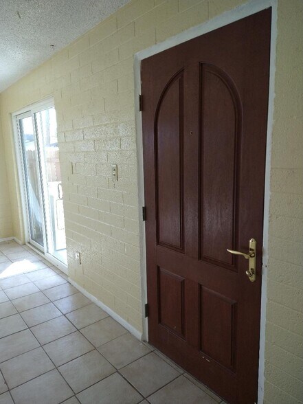 Building Photo - 1515 W Desert Cove Ave