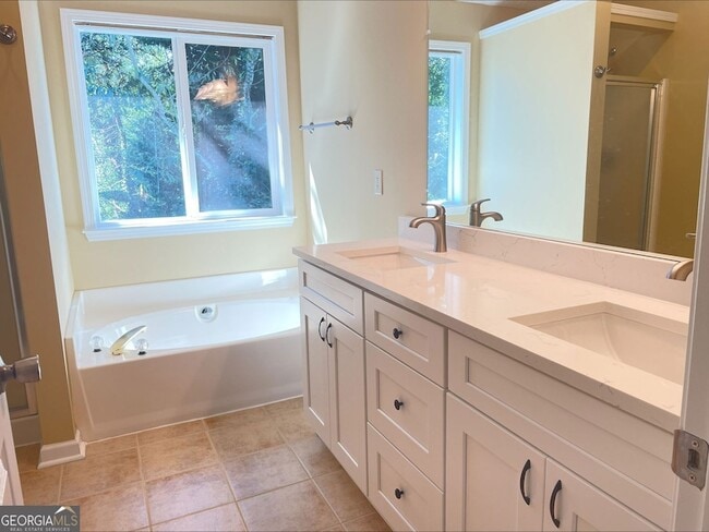 Building Photo - 2265 Winthrope Way Dr