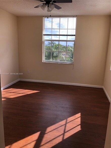 Building Photo - 1900 Van Buren St