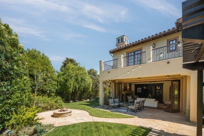 Building Photo - The Bluff's Coastal Living 3 bdrm Luxury Home