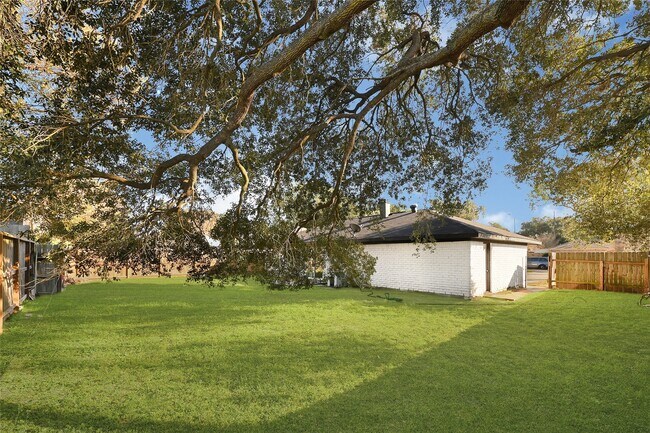 Building Photo - 22406 Fincastle Dr