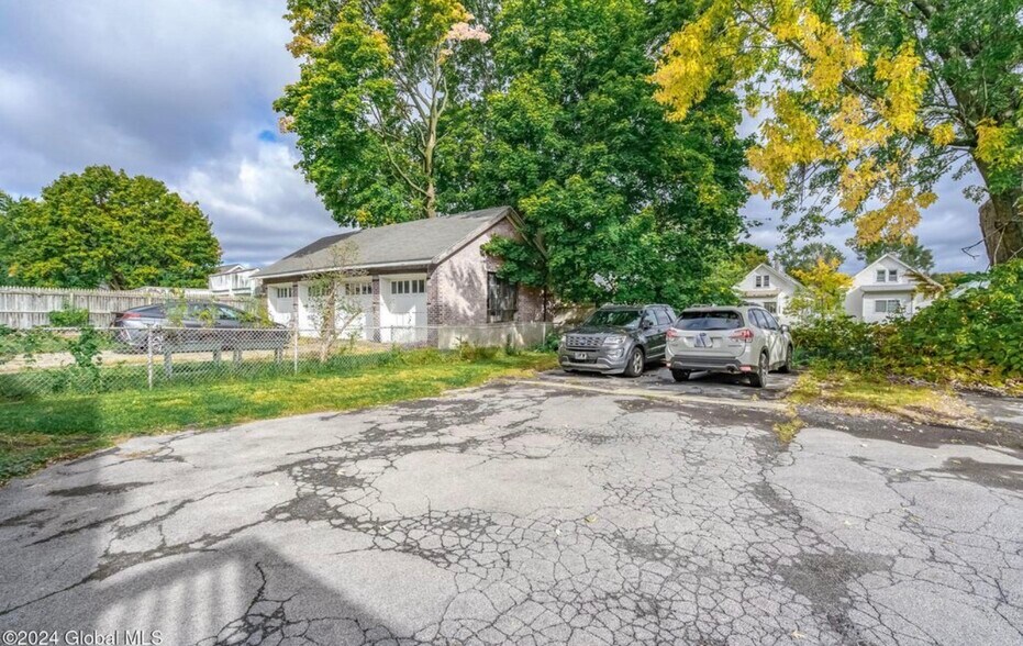 Building Photo - 115 Woodlawn Ave