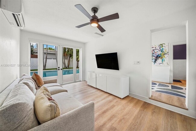 Building Photo - 5237 La Gorce Dr