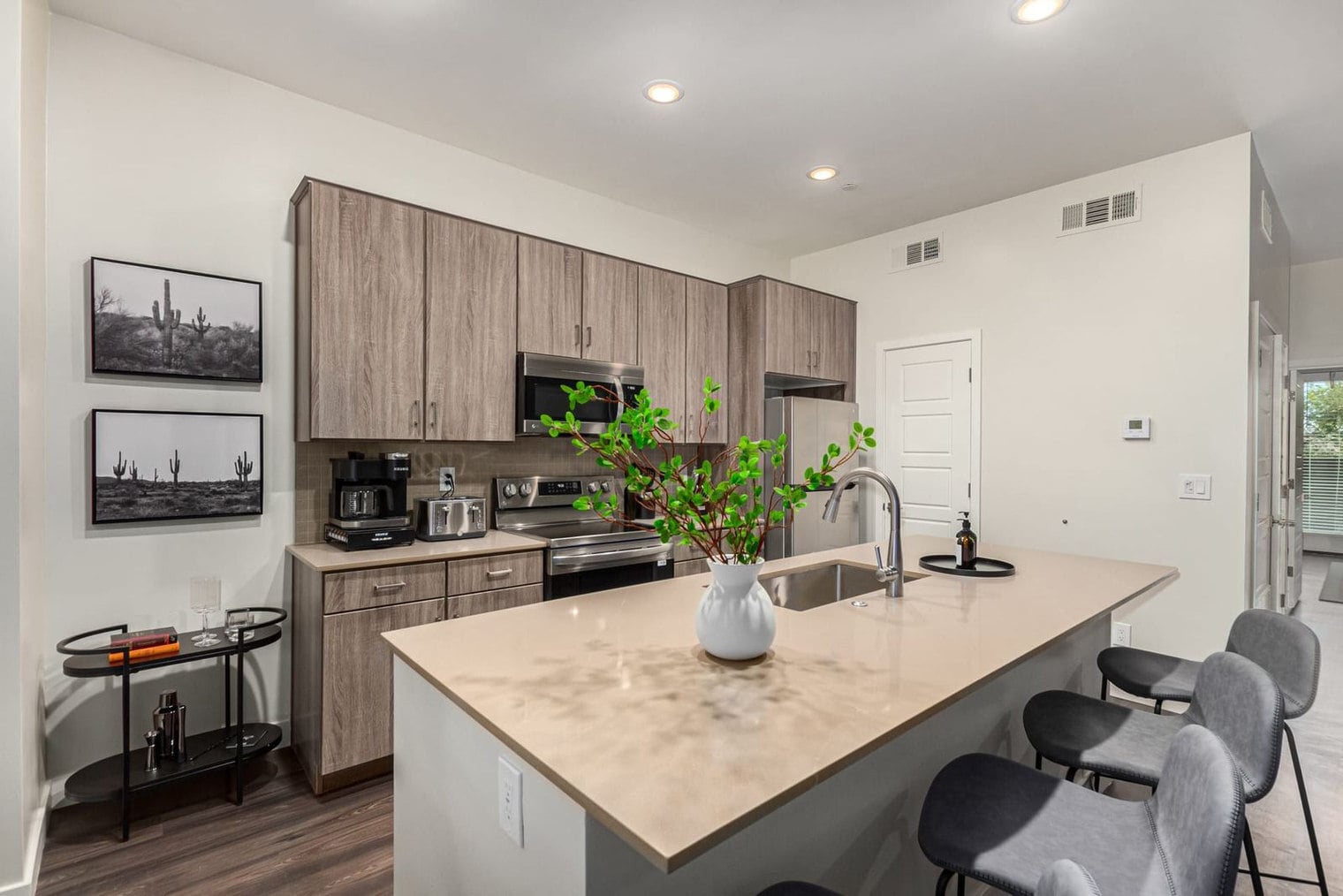 Building Photo - 6249 E Pinnacle Vista Dr
