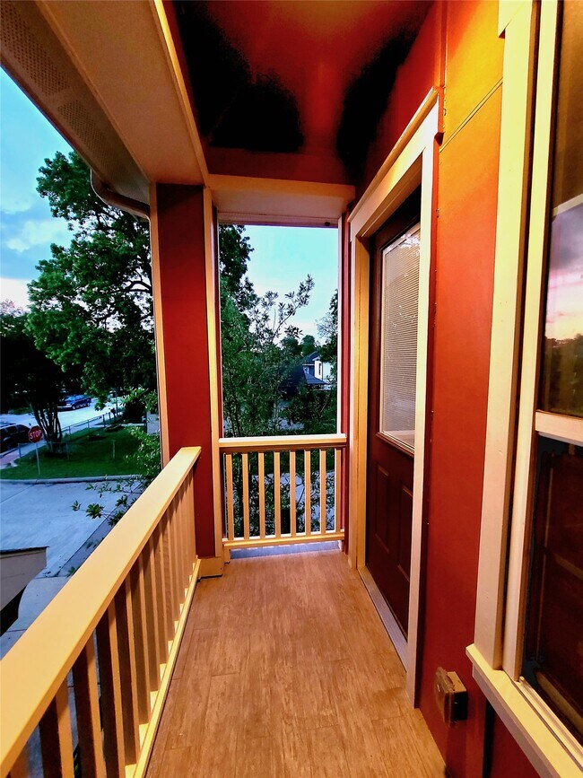 Building Photo - 855 Mathis St