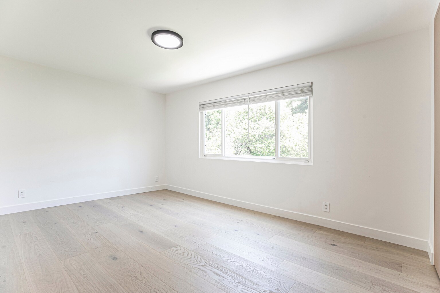 Building Photo - 3125 Emerald Isle Dr