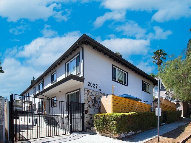 Building Photo - 2027 Vista Del Mar Ave