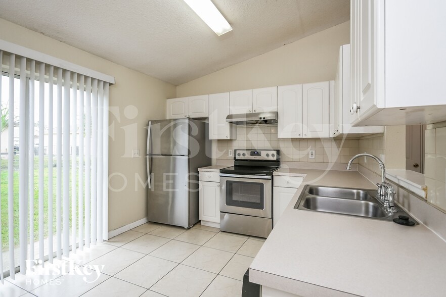 Building Photo - 646 Crane Dr