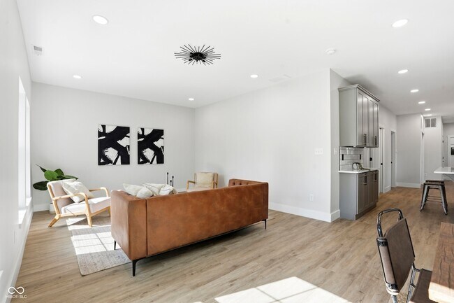 Building Photo - 4623 Rookwood Ave