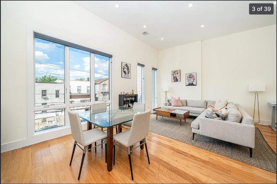 Building Photo - 209 Hutton St