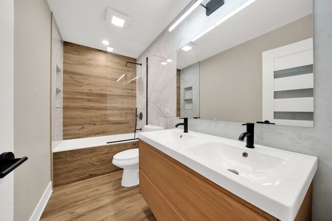 Building Photo - 5901 W Erie St