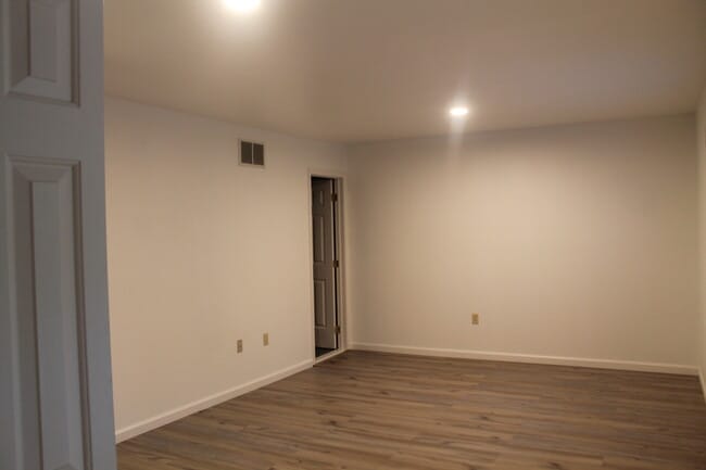 Building Photo - 120 Eaglesmere Cir