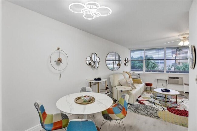 Building Photo - 101 N Birch Rd