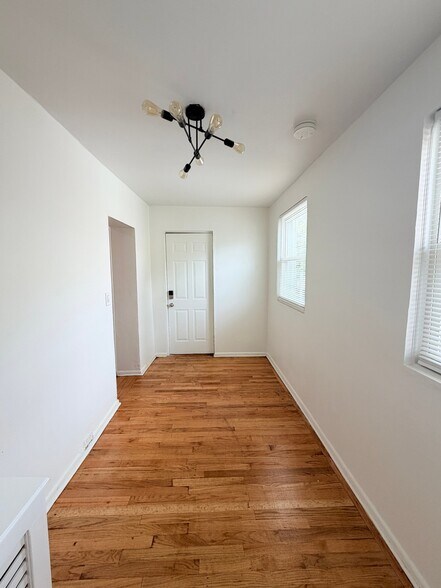 Building Photo - 2857 Dewey Ave