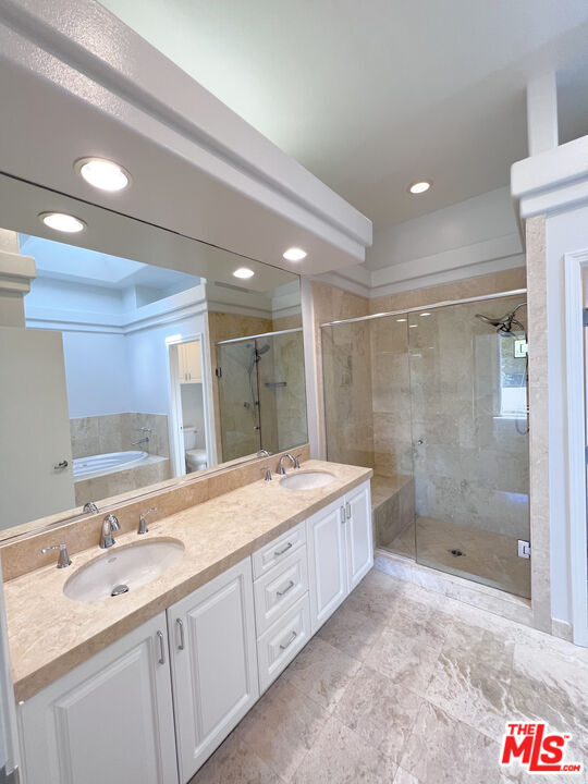 Building Photo - 6483 Zuma View Pl