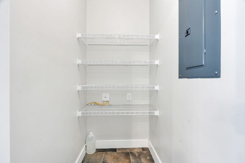 Building Photo - 1747 N Exchange Park Rd