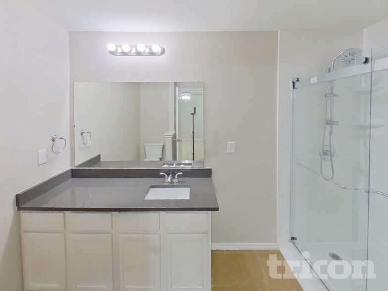 Building Photo - 1112 Roman Dr