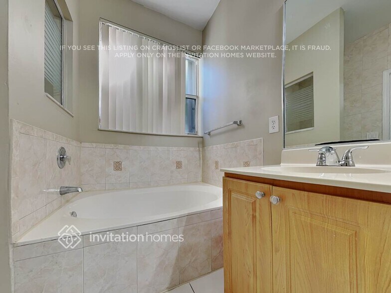 Building Photo - 1495 SW 105th Ave