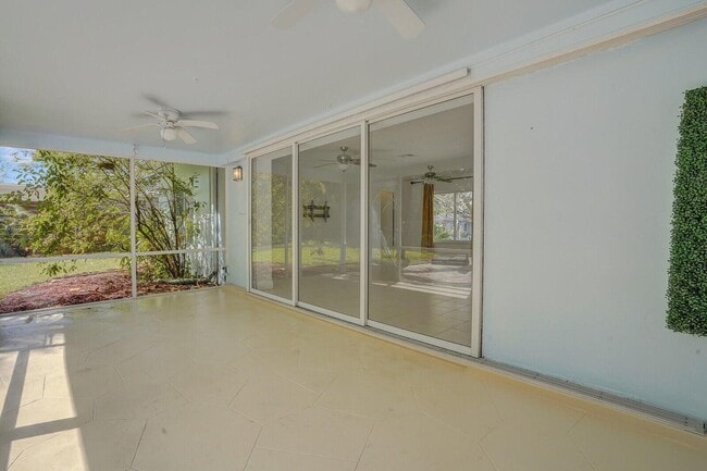 Building Photo - 254 NW 6th Ave