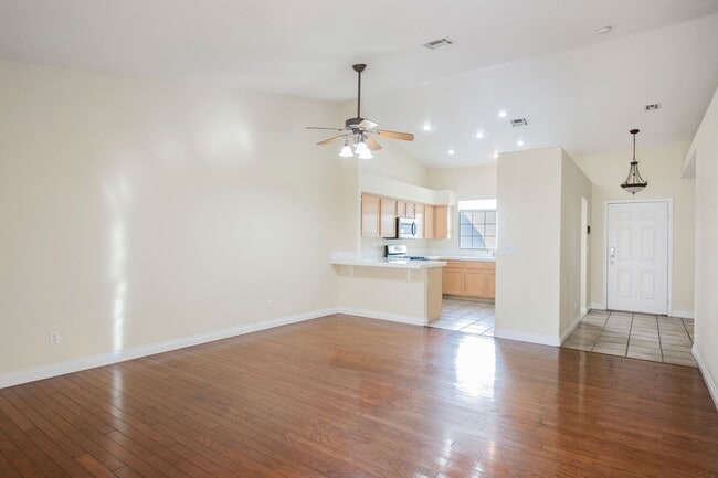 Building Photo - Summerlin - Single Story Townhome -