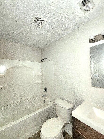 Building Photo - 4020 Southern Cross